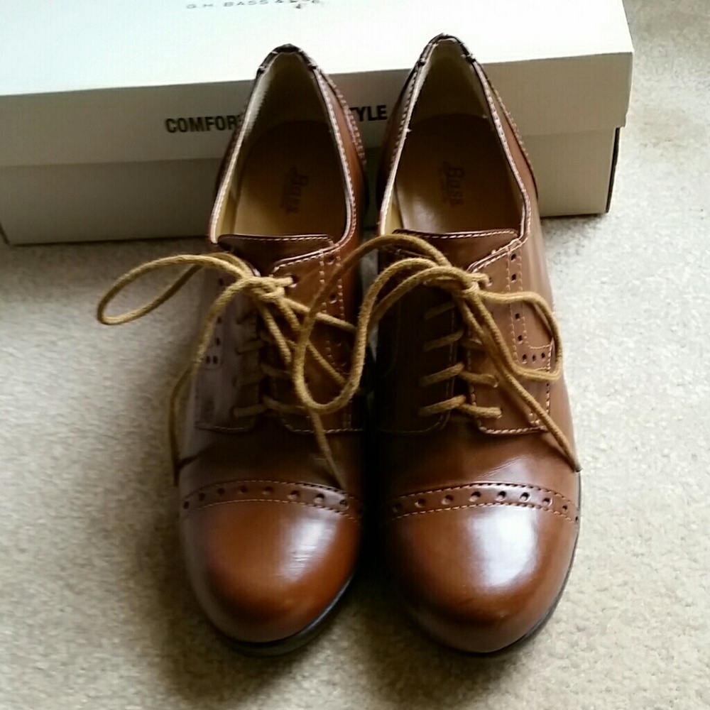 Bass Shoes Faith Oxford Heels in Tan SZ 8
